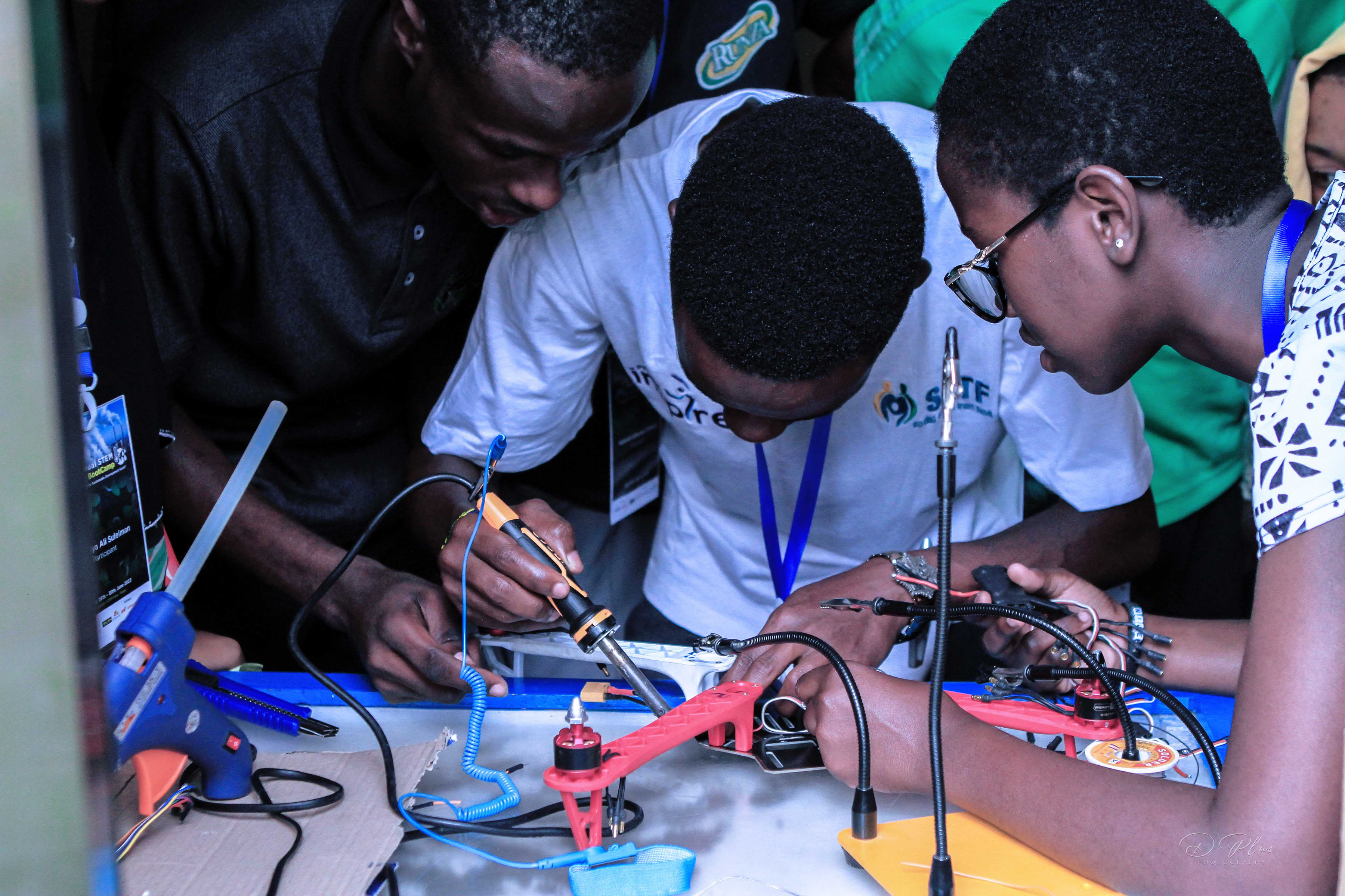 Young people developing a project during a Projekt Inspire STEM boot camp